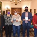 La alcaldesa de Talavera felicita a La Parranda Castellana por sus más de 10 años de trayectoria que han conmemorado con la grabación de un disco