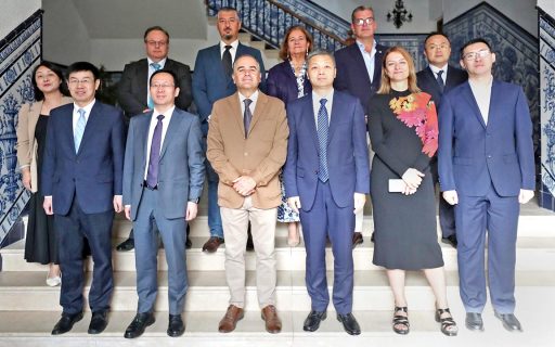 talavera estrecha lazos con china